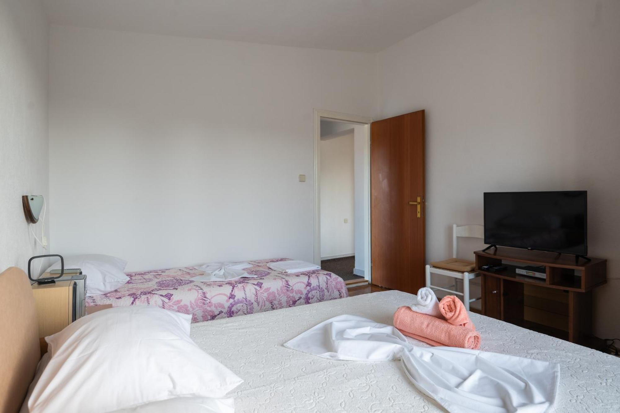Marina'S Apartments Ražanac Quarto foto